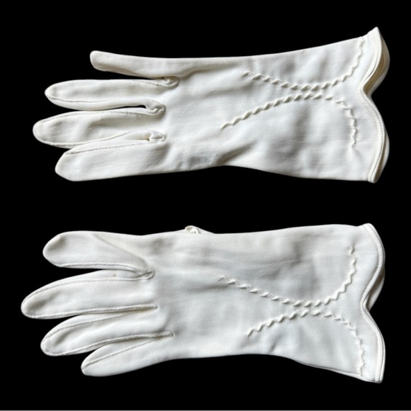 Bundle of Vintage Gloves - Picture 9 of 12